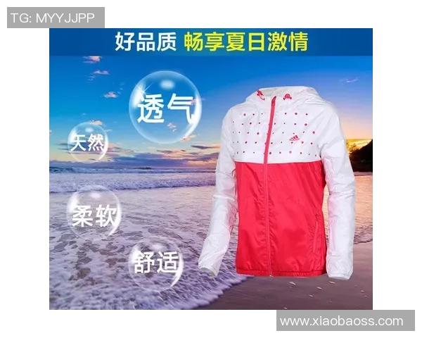 时尚与实用兼备足球防水风衣助你畅享户外运动乐趣